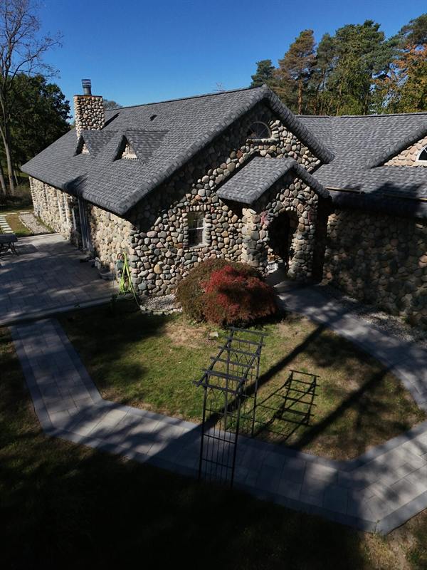 Stone cottage, second angle