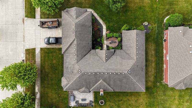 U-shaped ranch roof seen from above
